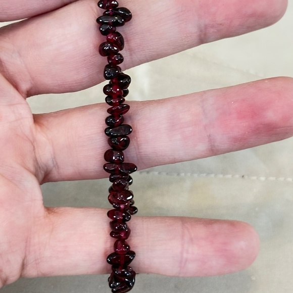 Red Garnet Chip Stone Stretchy Bracelet it Excellent Condition - Picture 11 of 13
